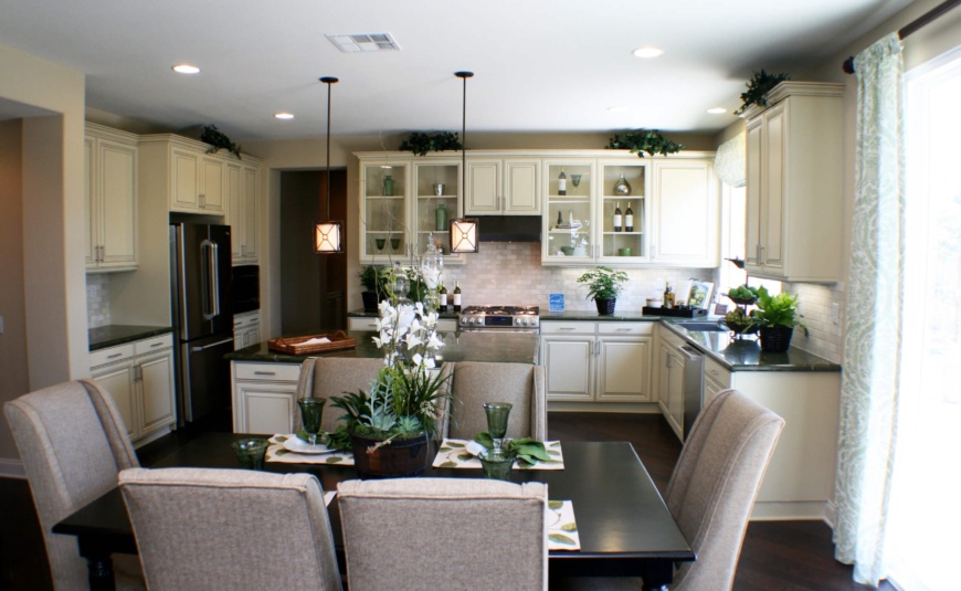Production_Kitchen_Traditional_Wood_PTDelaware_PaintGradeWood_VictorianCreme_01